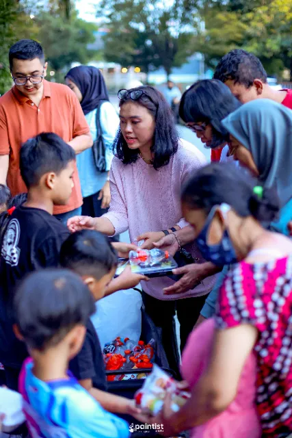 WNR bagi-bagi takjil